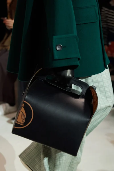 Look 90